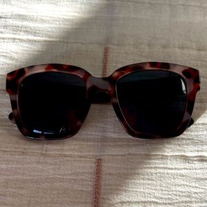 Tortoise framed sunglasses with gray lenses ☀️let spring begin!